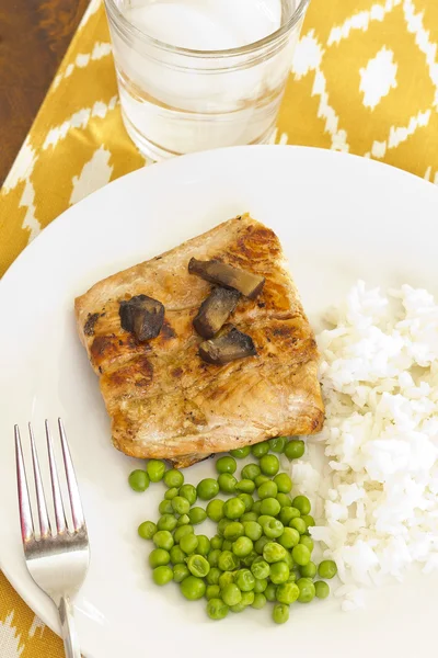 Salmon dengan Jamur Portobello — Stok Foto