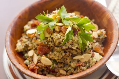 Dumanlı Quinoa ve pastırma salata