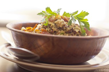 Dumanlı Quinoa ve pastırma salata