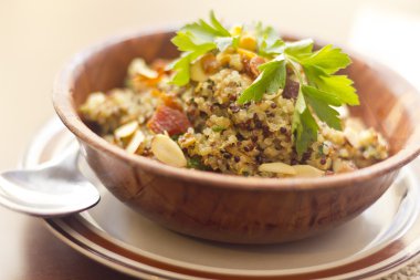 Dumanlı Quinoa ve pastırma salata