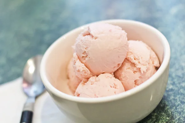 Homemade Strawberry Icecream — Stock Photo, Image