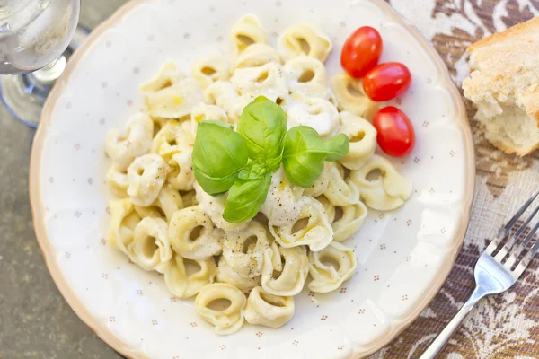 Tortellini with Alfredo Sauce — Stock Photo, Image