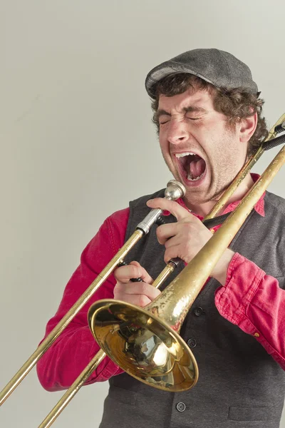 Músico trombone gritando — Fotografia de Stock