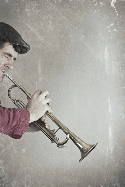 Vintage Trumpet Playing — Stock Photo, Image