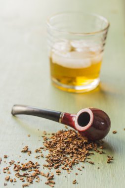 Tütün boru ve viski