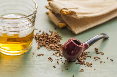 Tütün boru ve viski