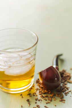 Tütün boru ve viski