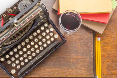 Vintage daktilo kadeh şarap