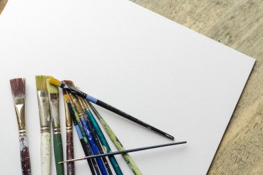 Eski sanatçı boya fırçaları