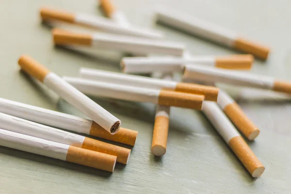 Cigarettes on Grunge Wood — Stock Photo, Image