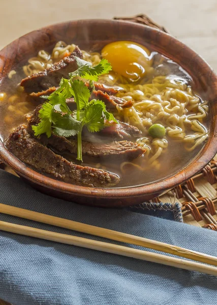 Ramen de boeuf asiatique — Photo