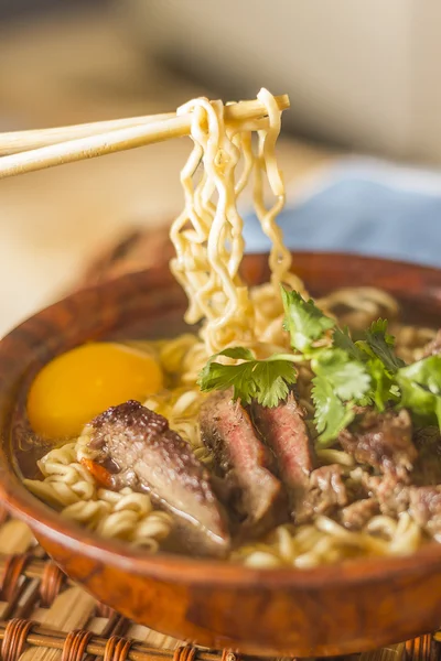 Ramen de boeuf asiatique — Photo