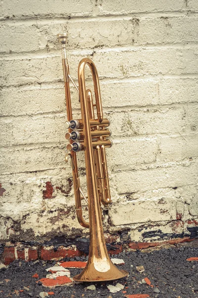 Old Trumpet Brick Wall — Stock Photo, Image