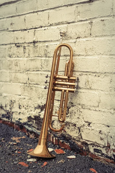 Old Trumpet Brick Wall — Stock Photo, Image