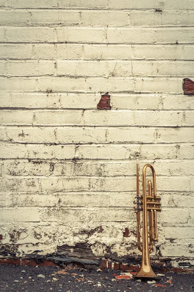 Old Trumpet Brick Wall — Stock Photo, Image