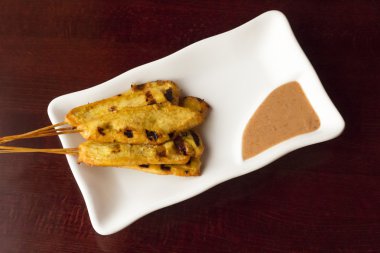 Tavuk Satay baharatlı fıstık sosu