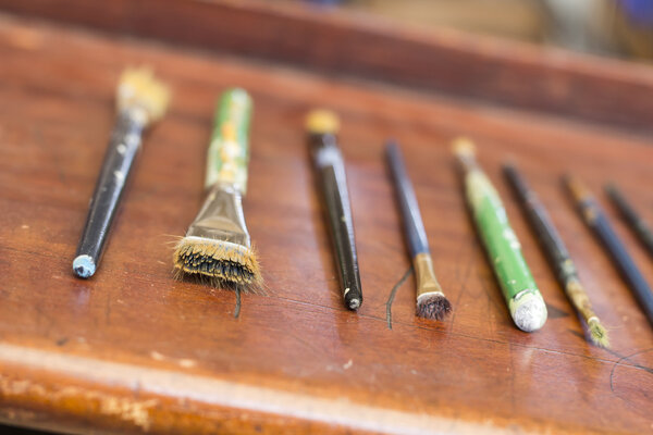 Старые использованные кисти
