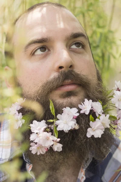 Blommor skäggig Man — Stockfoto