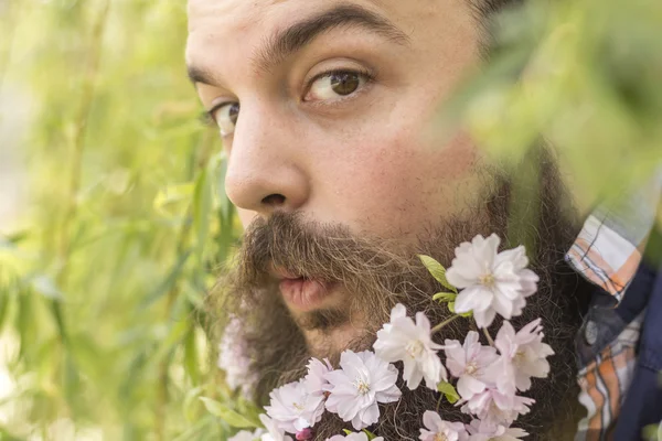 Bloemen bebaarde Man — Stockfoto