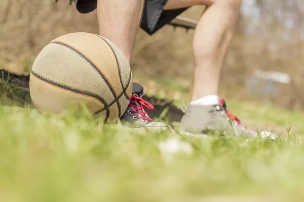 Jovem basquete — Fotografia de Stock