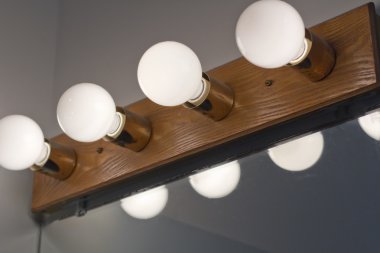 Lightbulbs Banyo