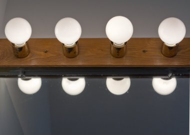 Lightbulbs Banyo