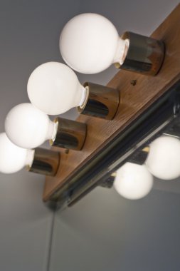 Lightbulbs Banyo