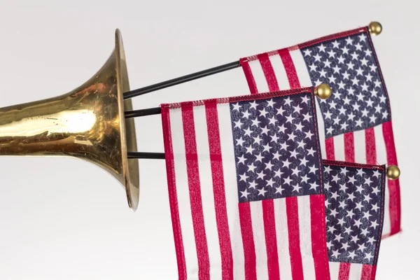アメリカの国旗のトランペット — ストック写真