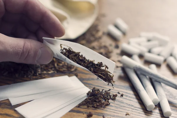 Rolling Cigarettes — Stock Photo, Image