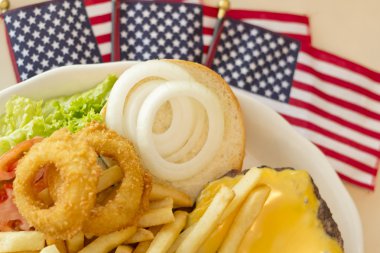 Amerikan bayrağı çizburger