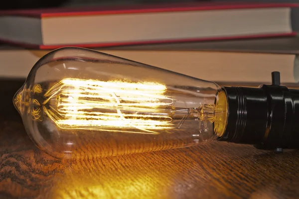 Libros de bombillas Edison — Foto de Stock
