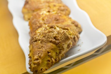 Üçgen puf böreği