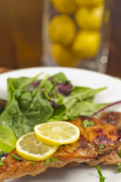 Pechuga de pollo a la plancha — Foto de Stock