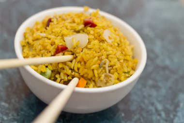 Çin domuz kızarmış pirinç