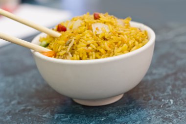 Çin domuz kızarmış pirinç