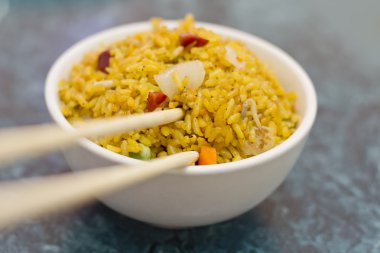 Çin domuz kızarmış pirinç