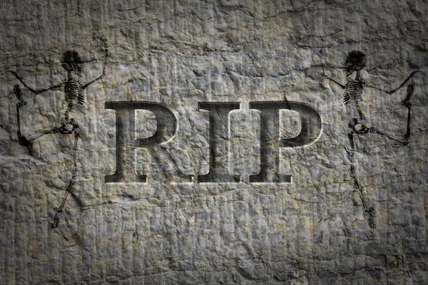 Tengkorak RIP Gravestone terukir — Stok Foto