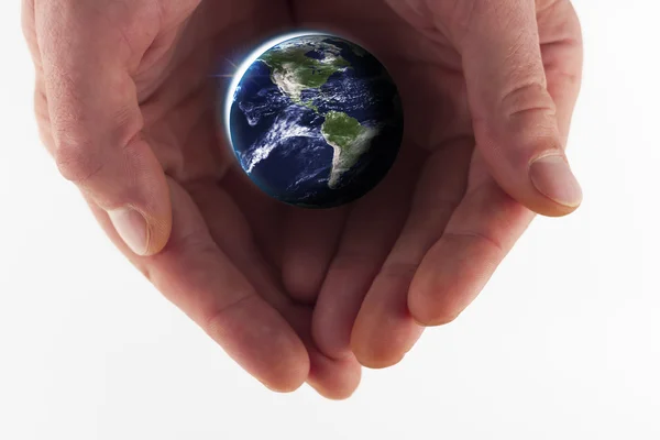 Mãos segurando a Terra — Fotografia de Stock