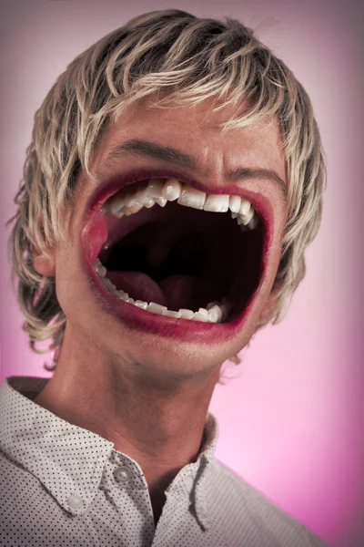 Arrabbiato enorme bocca — Foto Stock