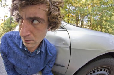 Araba kazasında yüz ifadesi