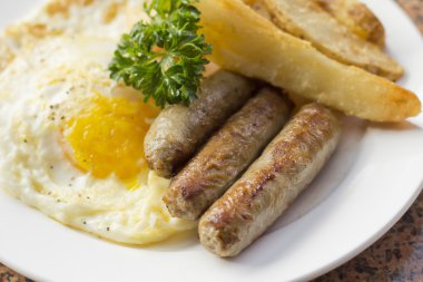 Kızarmış yumurta sosis ev yandı