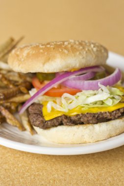 Çizburger ev yapımı patates kızartması