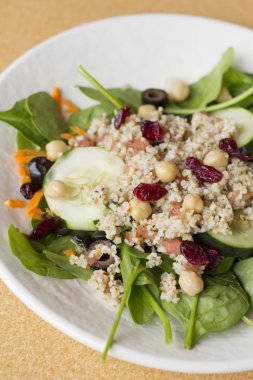 taze quinoa salata