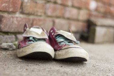 Eski ayakkabı tuğla