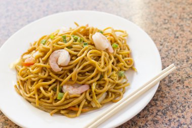 Karides Çince Lo Mein
