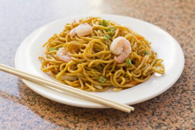 Karides Çince Lo Mein