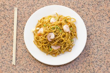 Karides Çince Lo Mein