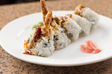 Karides Tempura avokado suşi Roll