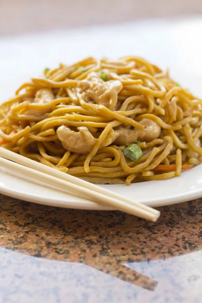 Chinese Chicken Lo Mein — Stock Photo, Image