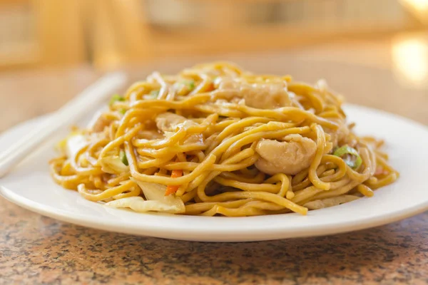 Chinese Chicken Lo Mein — Stock Photo, Image